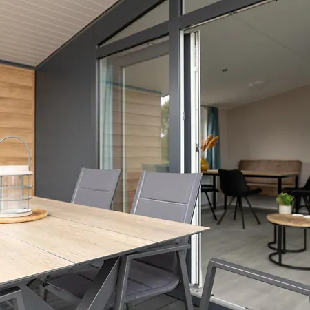 Bis Sechs Personen Ohne Hund